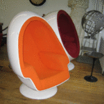 Pod_and_ball_chair.gif